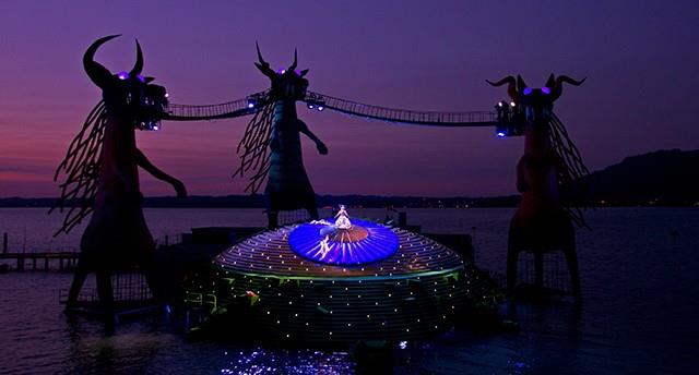 OperaKino 25/26 - Tryllefløjten fra Bregenz festival 2014